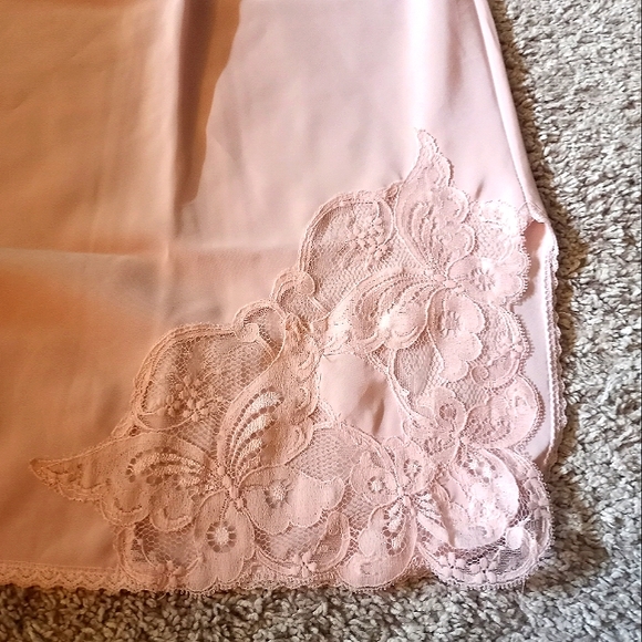 Lorraine Slip - Picture 2 of 5